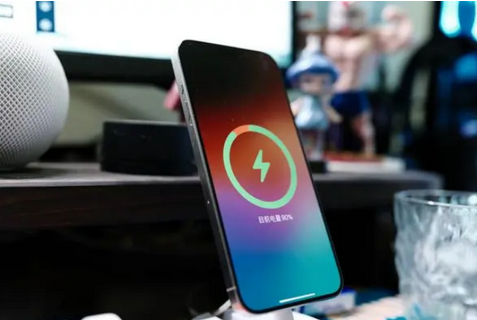 白河苹果15换屏服务分享用什么充电器给iPhone15充电更好 